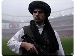 Mikel Arteta bahkan dituduh sudah melancarkan taktik haramball sebelum pertandingan. Skuad Atletico Madrid dibuat kegerahan dalam sesi latihan di Emirates Stadium karena tak bisa mandi air hangat di sana, insiden yang dianggap sebagai psywar Arsenal guna menjatuhkan mental lawan. (Foto: Twitter)