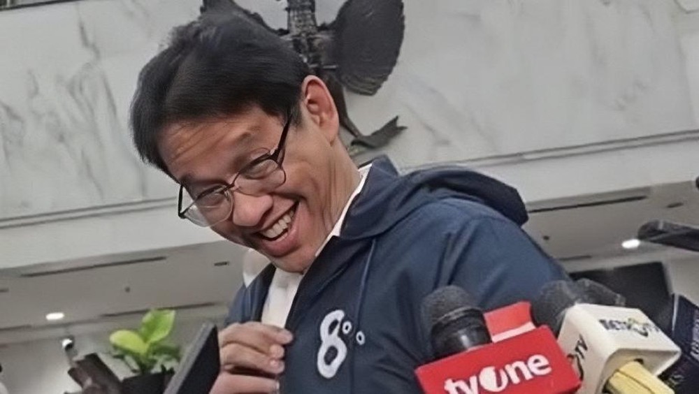 Jaket Berlogo 8% Curi Perhatian, Purbaya: Hadiah dari Istana!