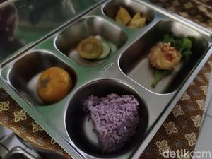 Sajian Unik MBG di Sukabumi, Nasinya Warna Ungu Sajian Unik MBG di Sukabumi, Nasinya Warna Ungu