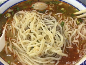 Nyobain Mie Tarik Wuhu, Porsi Besar Bikin Kenyang Seharian!