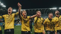 Kemenangan Mjallby terasa dramatis karena mereka berasal dari Hallevik, desa nelayan kecil di Swedia selatan. Mereka juga baru kembali promosi ke Allsvenskan lima tahun lalu dan hampir bangkrut pada 2016 karena kesulitan finansial. Foto: Instagram/mjallbyaifs