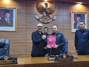 Pemkab Bangli Pastikan Bakal Berikan Kemudahan Investasi Pemkab Bangli Pastikan Bakal Berikan Kemudahan Investasi
