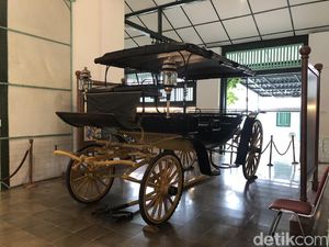 Kirab Kereta Kyai Landower dan Permili Milik Keraton Jogja Hari Ini Kirab Kereta Kyai Landower dan Permili Milik Keraton Jogja Hari Ini