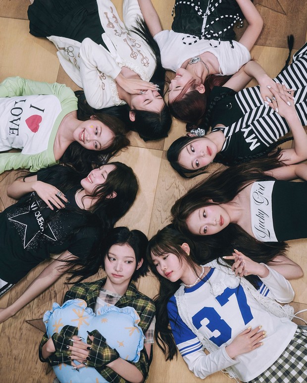 Potret Hearts2Hearts dalam foto konsep album 'Focus'/ Foto: instagram.com/hearts2hearts Hearts2Hearts merilis 5 lagu baru dalam mini album 'Focus'. Setiap lagunya memiliki beragam pesona yang mengeksplorasi warna musik Hearts2Hearts.