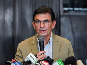 Demonstran Turun ke Jalan Protes Presiden Baru Bolivia Demonstran Turun ke Jalan Protes Presiden Baru Bolivia