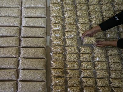 Program MBG Jadi Berkah bagi UMKM Tempe di Pandeglang