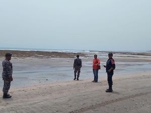 Pasang Jaring Lobster, Sugandi Hilang Dihempas Ombak di Pesisir Cicaladi Pasang Jaring Lobster, Sugandi Hilang Dihempas Ombak di Pesisir Cicaladi