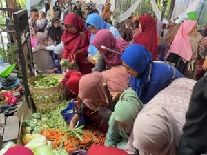 Viral Bikin Heoh! Pengantin Bagikan Souvenir Sayuran Segar, Tamu Bebas Ambil Viral Bikin Heoh! Pengantin Bagikan Souvenir Sayuran Segar, Tamu Bebas Ambil