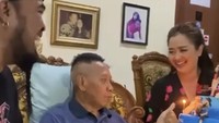 Vega Darwanti Ungkap Kondisi Terkini Tukul Arwana Vega Darwanti Ungkap Kondisi Terkini Tukul Arwana