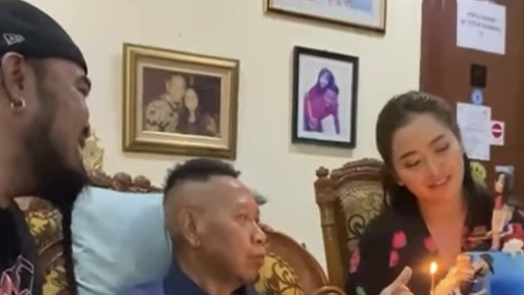 Sederhana tapi Bermakna, Begini Perayaan Ultah ke-62 Tukul Arwana Sederhana tapi Bermakna, Begini Perayaan Ultah ke-62 Tukul Arwana