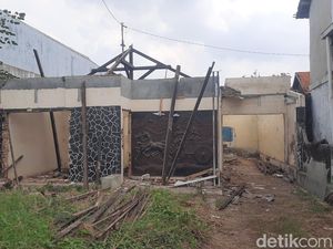 Viral Rumah di Kudus Dibongkar Pekerja Suruhan Orang Tak Dikenal Viral Rumah di Kudus Dibongkar Pekerja Suruhan Orang Tak Dikenal