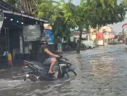 Jalur Pantura Semarang-Demak Banjir