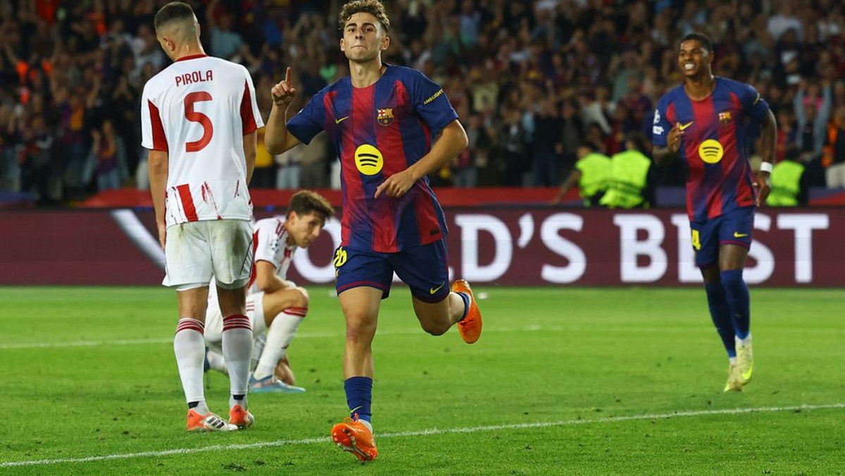 Fermin Lopez hat-trick, Barcelona gilas 10 pemain Olympiakos 6-1. (REUTERS/Albert Gea)