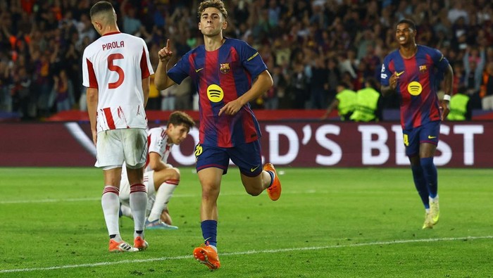 Soccer Football - UEFA Champions League - FC Barcelona v Olympiacos - Estadi Lluis Olimpic Companys, Barcelona, Spain - October 21, 2025 FC Barcelonas Fermin Lopez celebrates scoring their fifth goal REUTERS/Albert Gea