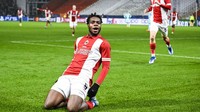 4. 17 tahun 119 hari: George Ilenikhena (Antwerp 3-2 Barcelona, 13/12/23). Foto: AFP/TOM GOYVAERTS