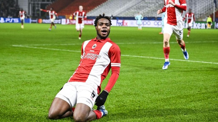 George Ilenikhena Antwerp's French Nigerian forward #09 George Ilenikhena (L) celebrates scoring his team's third goal during the UEFA Champions League Group H football match between Royal Antwerp FC and FC Barcelona at the Bosuilstadion in Antwerp, on December 13, 2023. (Photo by Tom Goyvaerts / BELGA / AFP)