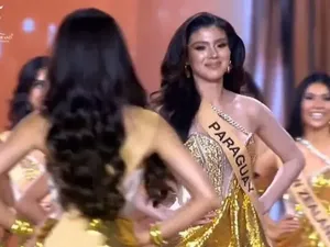 Viral Momen Finalis Ratu Kecantikan Salah Dengar, Canggung Saat Maju ke Depan Viral Momen Finalis Ratu Kecantikan Salah Dengar, Canggung Saat Maju ke Depan