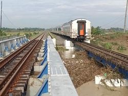 Video: Kondisi Jalur KA di Grobogan Sempat Terendam Banjir
