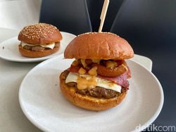 Meski Tempatnya Ngumpet, 5 Burger Rumahan Ini Punya Rasa Juara!