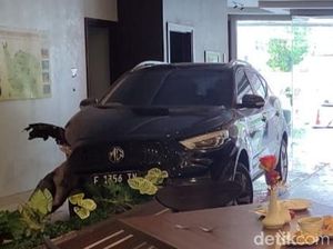 Kesaksian Warga Lihat Mobil Listrik Terbang Masuk ke Hotel Kesaksian Warga Lihat Mobil Listrik Terbang Masuk ke Hotel