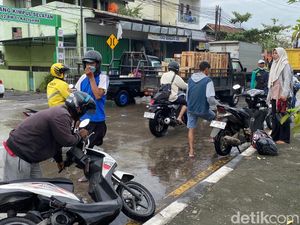 Jalur Pantura Semarang-Demak Banjir, Lalin Macet Parah 6 Kilometer Jalur Pantura Semarang-Demak Banjir, Lalin Macet Parah 6 Kilometer