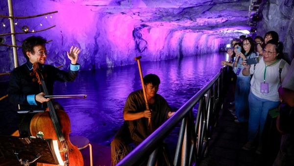 Musik dan Cahaya Hidupkan Terowongan Perang Taiwan yang Sunyi