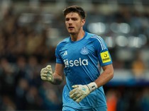 Assist Lemparan Jarak Jauh Nick Pope di Laga Newcastle Vs Benfica