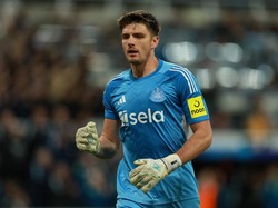 Assist Lemparan Jarak Jauh Nick Pope di Laga Newcastle Vs Benfica