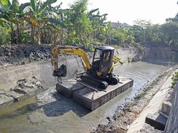 Surabaya Siaga Musim Hujan, Normalisasi Saluran Dikebut Cegah Banjir Surabaya Siaga Musim Hujan, Normalisasi Saluran Dikebut Cegah Banjir