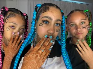 Tindik Jari North West Jadi Sorotan, Kim Kardashian Dikritik Soal Pola Asuh