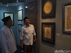 Pameran Kaligrafi di Jombang Suguhkan Gaya Tulisan Arab Klasik Pameran Kaligrafi di Jombang Suguhkan Gaya Tulisan Arab Klasik