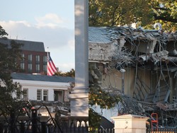 Video Tukang Bangunan Lagi Kerja di Gedung Putih, Trump: Musik di Telinga