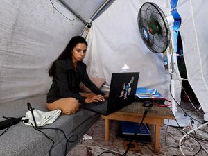 Perjuangan Siswa Palestina Lulus Sekolah di Tengah Perang Gaza