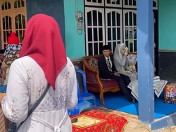 Tak Ada Dekorasi dan Pelaminan, Pernikahan di Jateng Ini Viral Jadi Sorotan Tak Ada Dekorasi dan Pelaminan, Pernikahan di Jateng Ini Viral Jadi Sorotan