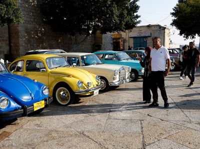 Pesona Mobil Klasik Bangkitkan Suasana Nostalgia