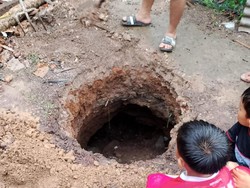Warga Ciamis Khawatir Lubang 3 Meter Jadi Tanda Bencana, Ini 4 Faktanya