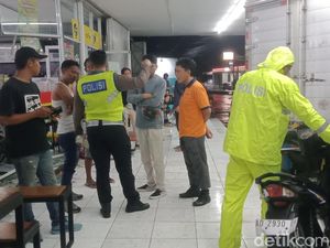 Truk Oleng Tabrak Pikap-Motor Lalu Terjang Minimarket di Delanggu Klaten Truk Oleng Tabrak Pikap-Motor Lalu Terjang Minimarket di Delanggu Klaten