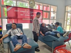 HUT ke-74 Humas Polri, Polres Lamongan Ajak Wartawan Donor Darah Bareng