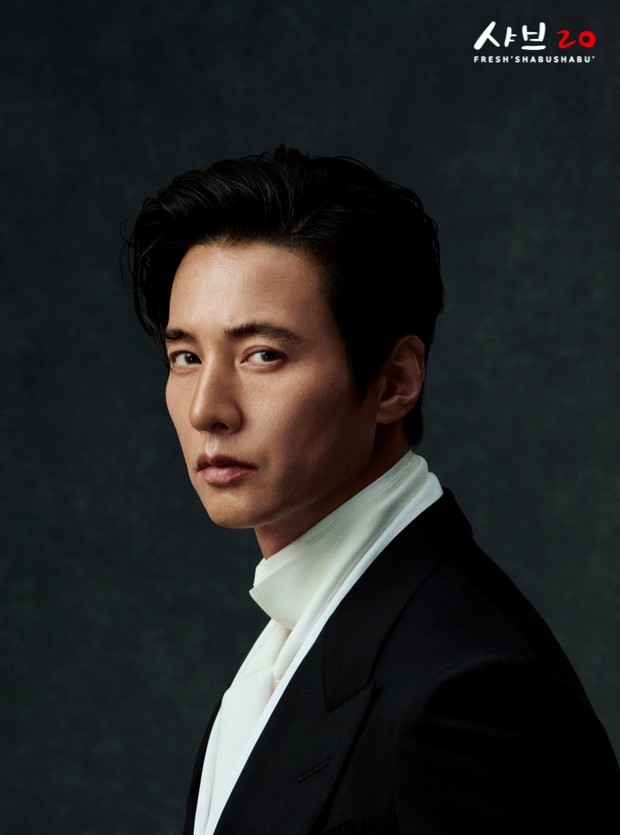 Potret Won Bin dalam iklan Shabu 20 Iklan paling terbaru yang dibintangi Won Bin di tahun 2025 adalah Shabu 20. Dalam iklan tersebut Won Bin memancarkan pesona matang nan memesona.