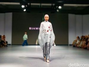 Foto: Koleksi Busana Ria Miranda Signature 2025 Berkonsep Multi-Way Styling Foto: Koleksi Busana Ria Miranda Signature 2025 Berkonsep Multi-Way Styling