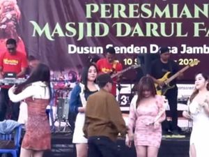 Heboh Peresmian Masjid Hadirkan Biduan Dangdut Heboh Peresmian Masjid Hadirkan Biduan Dangdut