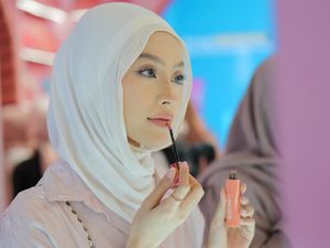 Wardah Dinobatkan Sebagai Merek Kosmetik Paling Ramah Muslim di Dunia Wardah Dinobatkan Sebagai Merek Kosmetik Paling Ramah Muslim di Dunia