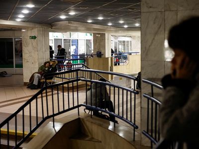 Warga Kyiv Berlindung di Stasiun Metro Saat Rudal Rusia Mengguncang Kota