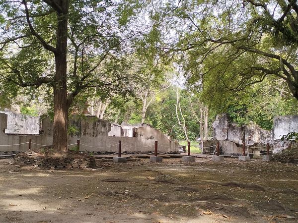 Foto Pulau Onrust, Dulu Tempat Karantina-Pembuangan Tahanan Politik Foto Pulau Onrust, Dulu Tempat Karantina-Pembuangan Tahanan Politik