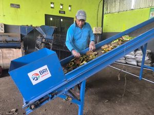 Tingkatkan Pengelolaan Sampah, BRI Beri Bantuan TPS3R Pudak Mesari Tingkatkan Pengelolaan Sampah, BRI Beri Bantuan TPS3R Pudak Mesari