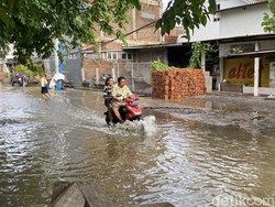 Pedurungan Semarang Banjir, Warga Mulai Mengungsi