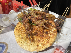 BBQ Xinjiang Wuhu, Sate Daging Raksasa yang Nikmat dan Wajib Dicoba! BBQ Xinjiang Wuhu, Sate Daging Raksasa yang Nikmat dan Wajib Dicoba!