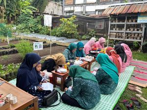 BRI Peduli Beri Pelatihan Pengolahan Limbah Minyak Jelantah di Bogor BRI Peduli Beri Pelatihan Pengolahan Limbah Minyak Jelantah di Bogor