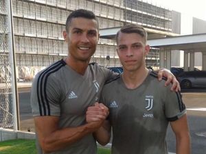 Nasib Eks Rekan Setim Cristiano Ronaldo yang Kini Jadi Kuli Bangunan Nasib Eks Rekan Setim Cristiano Ronaldo yang Kini Jadi Kuli Bangunan