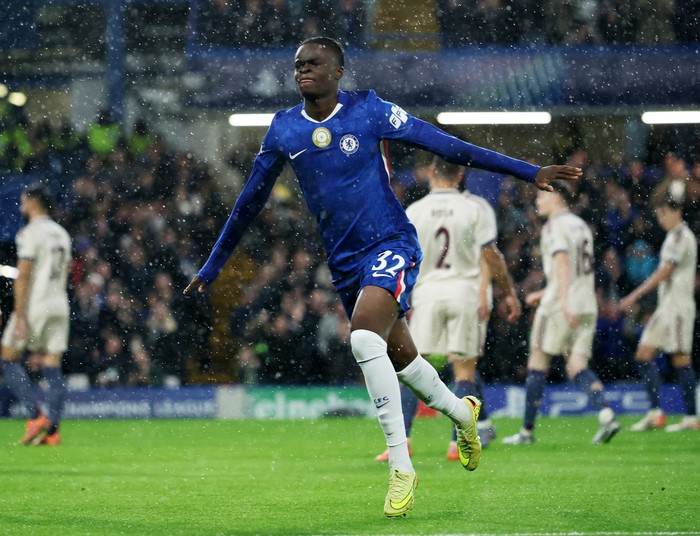 Chelsea, Tyrique George. Estevao Soccer Football - UEFA Champions League - Chelsea v Ajax Amsterdam - Stamford Bridge, London, Britain - October 22, 2025 Chelsea's Marc Guiu celebrates scoring their first goal with Wesley Fofana and Jamie Gittens Action Images via Reuters/Peter Cziborra